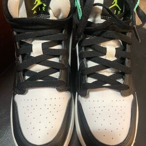 Air Kids Black and White Sneakers